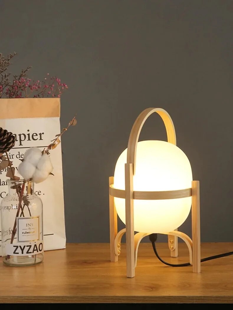 WoodLume – Nowoczesna Drewniana Lampa Stołowa z Oświetleniem LED
