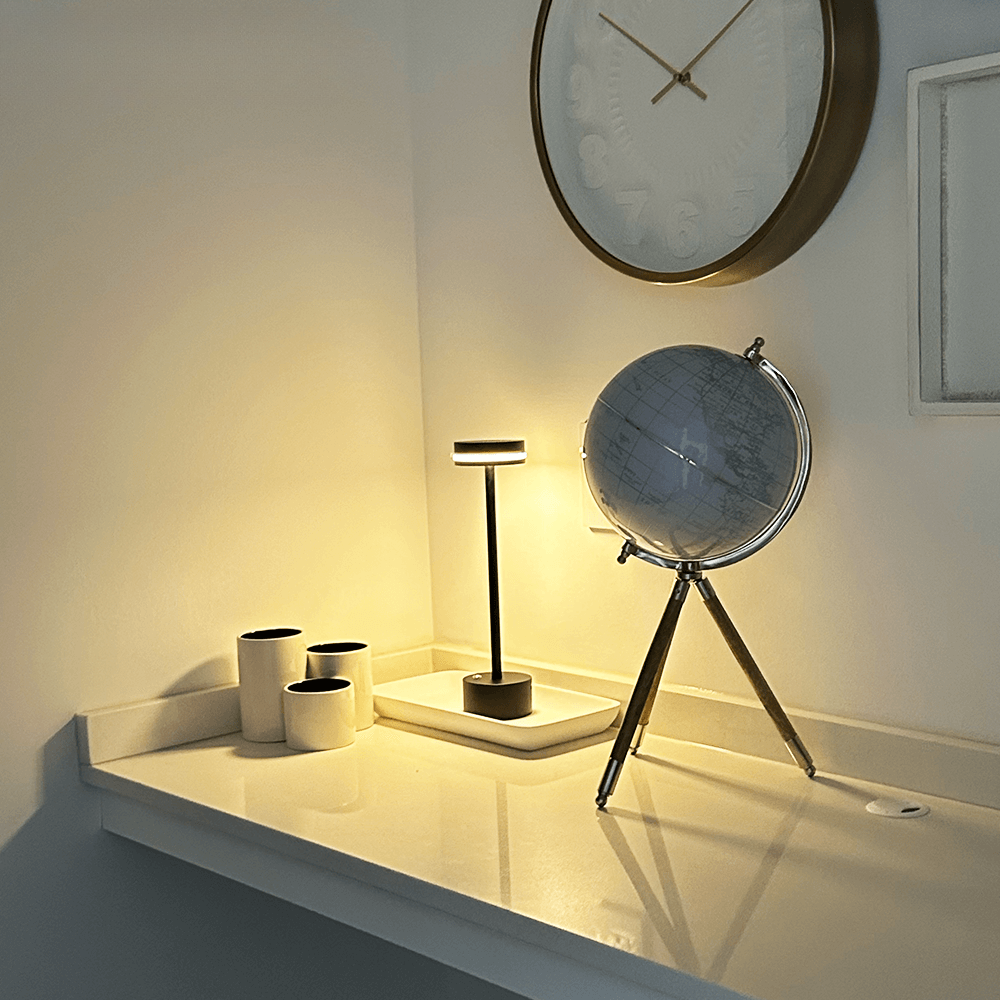 LuxeLight - Bezprzewodowa Lampa Stołowa
