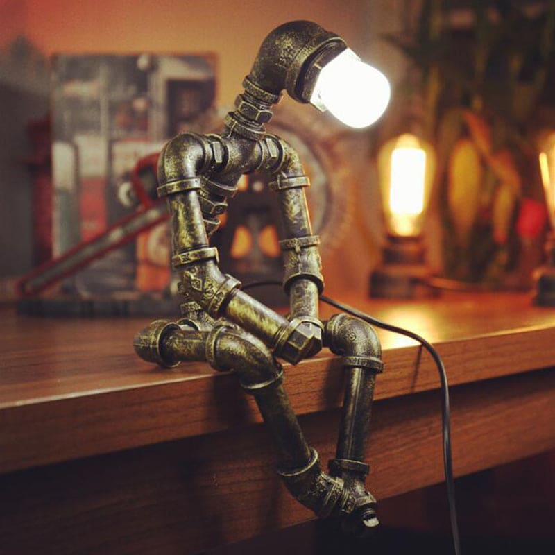 RoboShine - Przemysłowa Lampa Robot z Żelaza