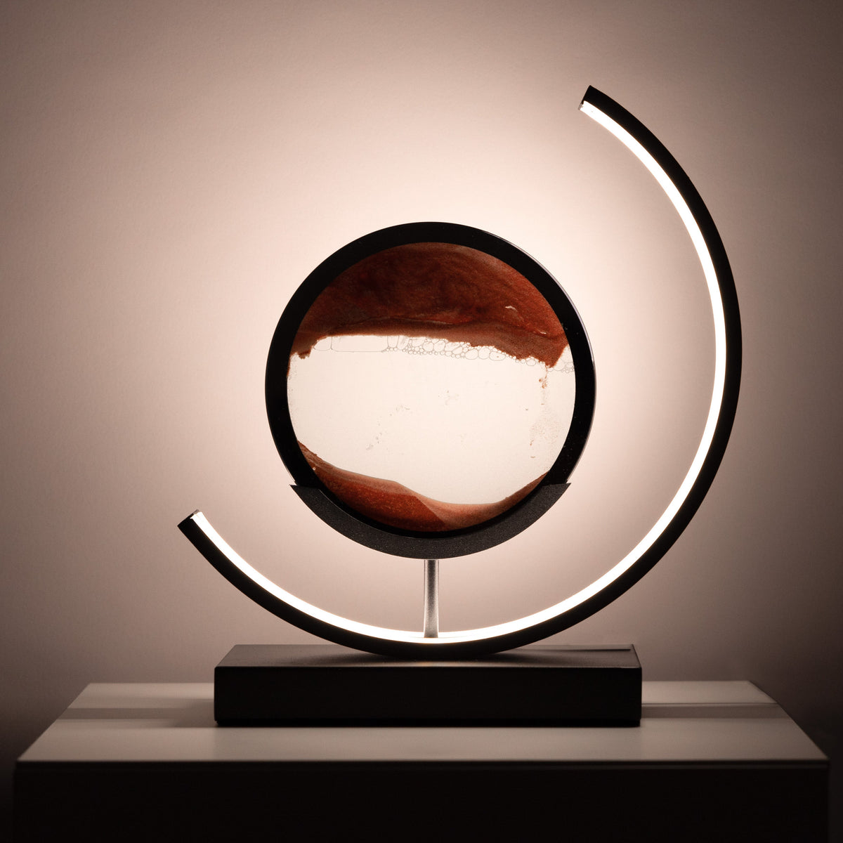 Ponadczasowa Lampa Stołowa - Minimalistyczne Oświetlenie