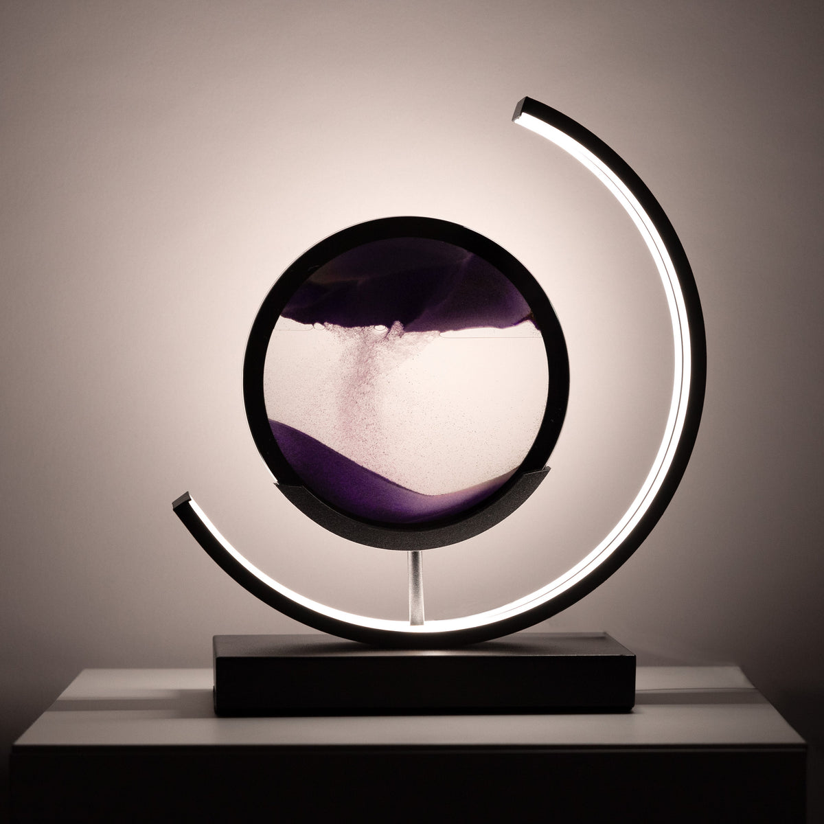 Ponadczasowa Lampa Stołowa - Minimalistyczne Oświetlenie