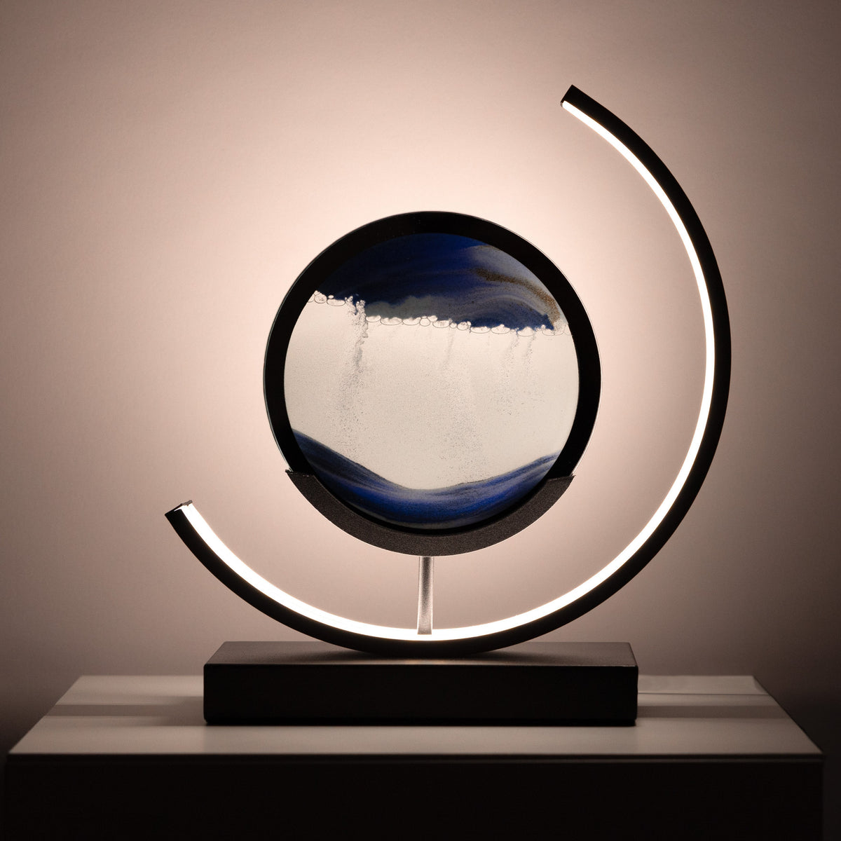 ChicGlimmer - Minimalistyczna Lampa w Kształcie Klepsydry