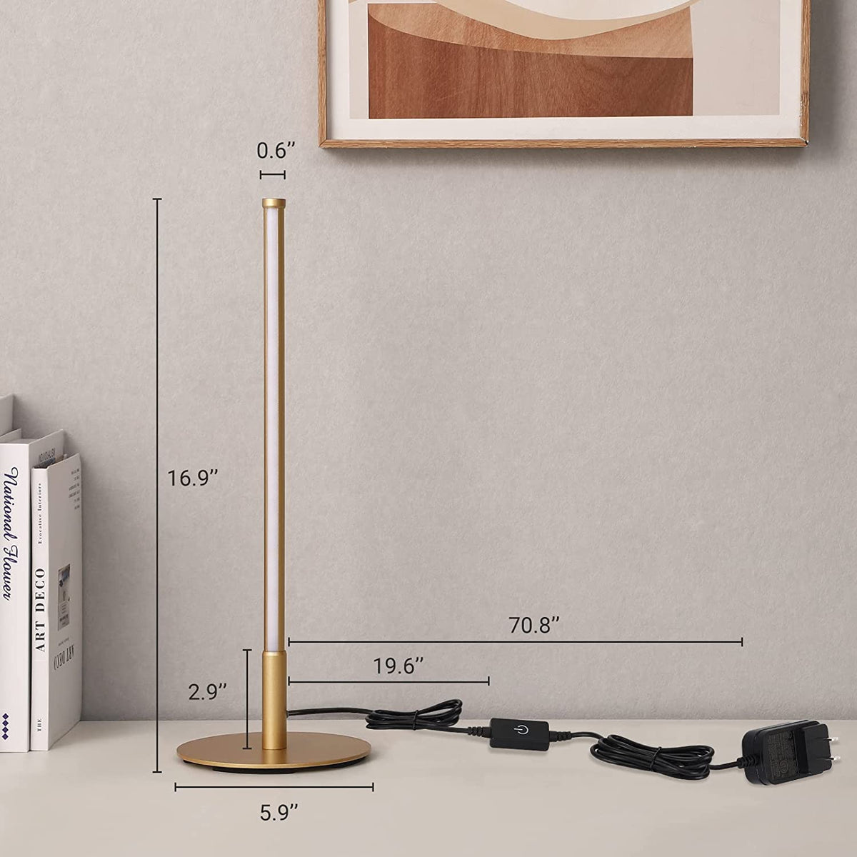 Złota Lampa Stołowa o Minimalistycznym Designie