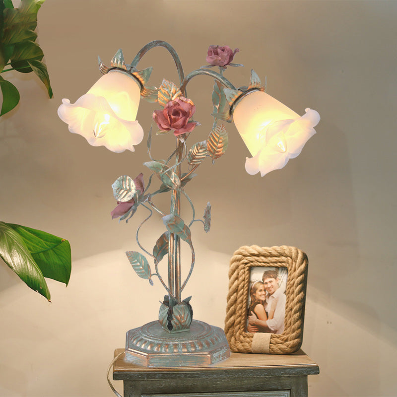 Zielona Lampa Stołowa z Kwiatem - Oświetlenie Sypialni w Stylu Shabby Chic