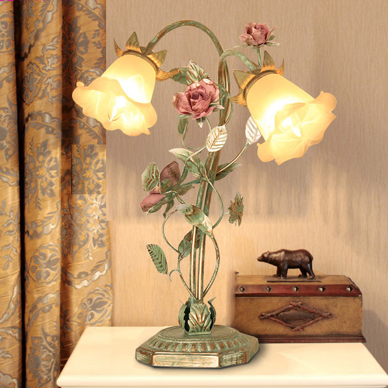Zielona Lampa Stołowa z Kwiatem - Oświetlenie Sypialni w Stylu Shabby Chic