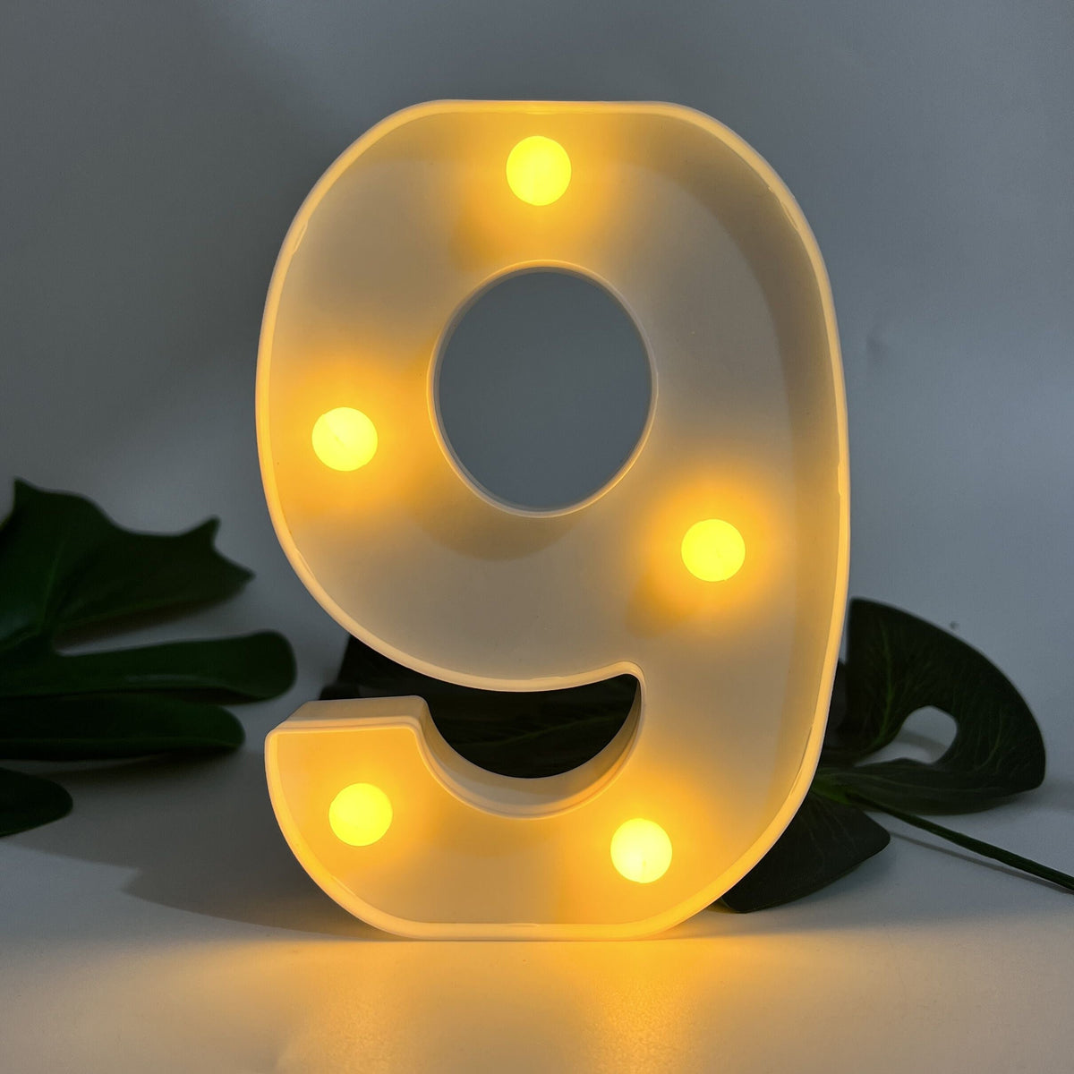 AlphaGlow - LED Dekoracyjna Lampa Literowa z Zasilaniem Bateryjnym