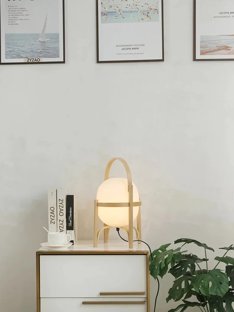 WoodLume – Nowoczesna Drewniana Lampa Stołowa z Oświetleniem LED