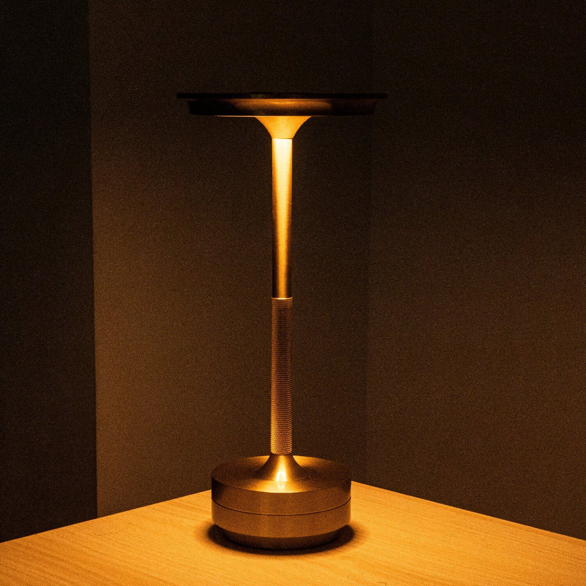 Ambientowa Metaliczna Lampa Stołowa Bezprzewodowa