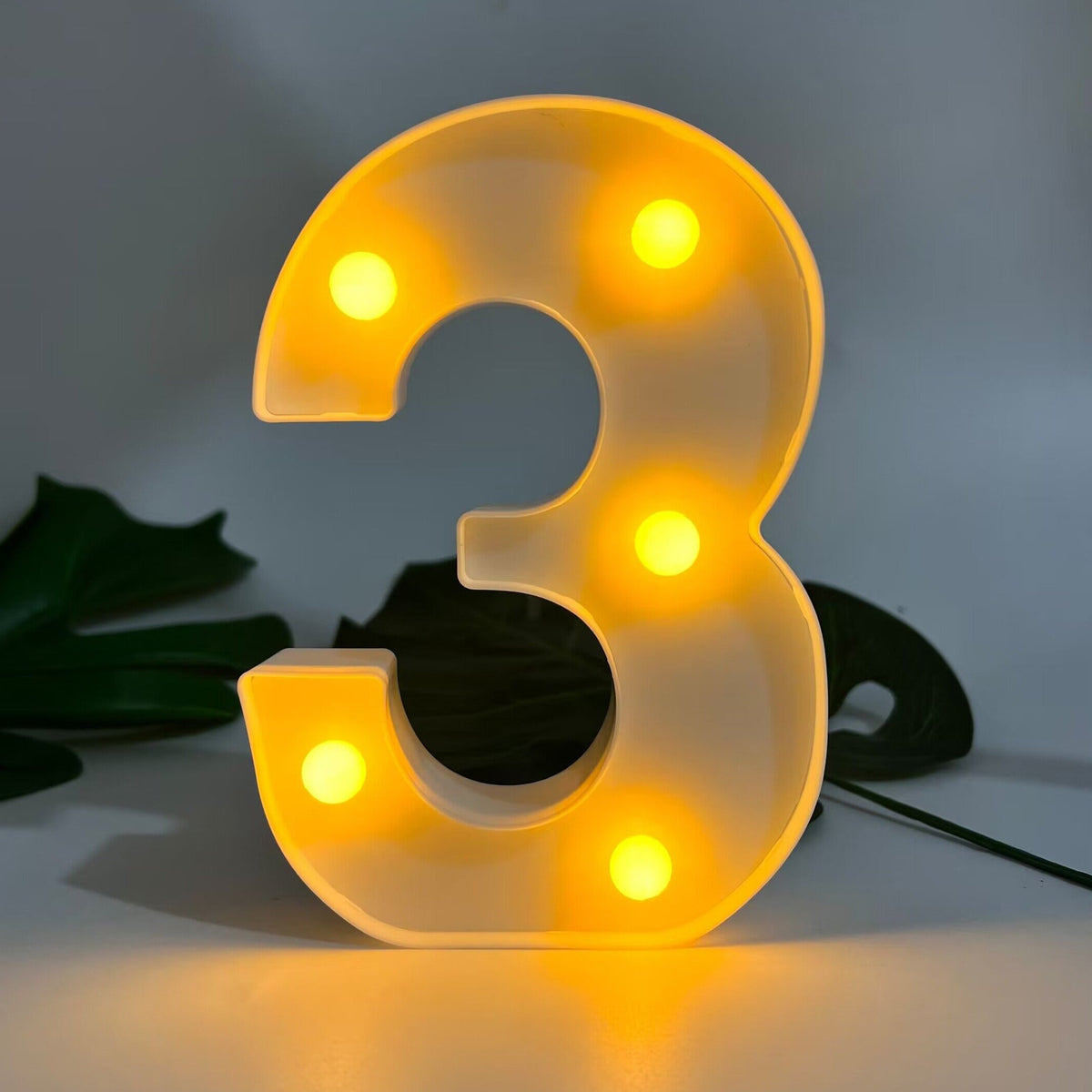 AlphaGlow - LED Dekoracyjna Lampa Literowa z Zasilaniem Bateryjnym