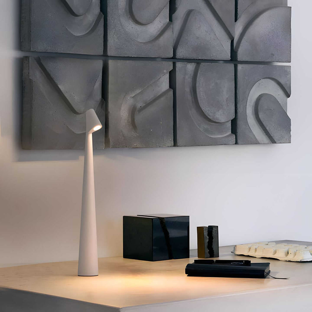 LunaSlim Elegancka Lampa Stołowa z Funkcjonalnością Bezprzewodową