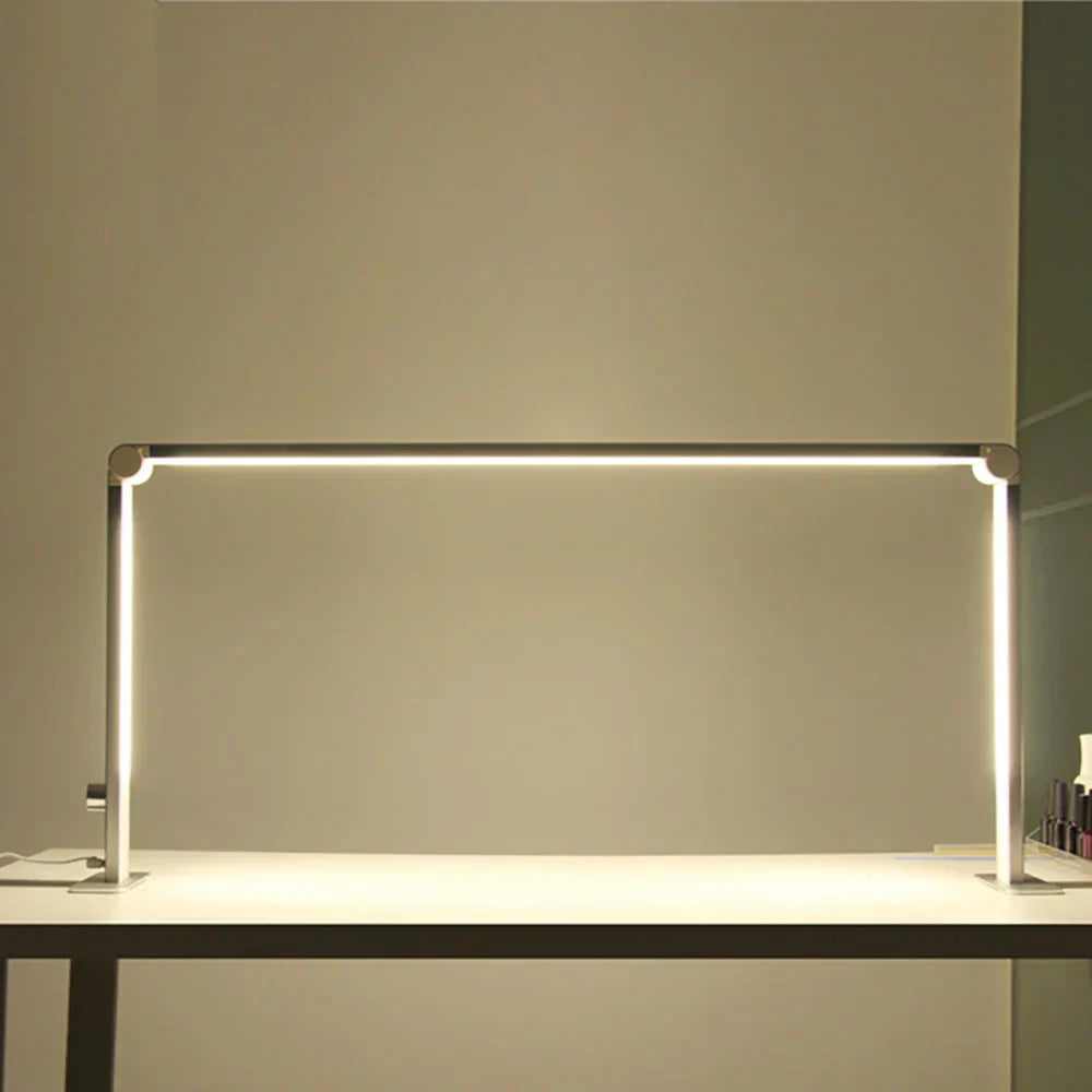 LunaGlow – Lampa Biurkowa LED w Kształcie Półksiężyca do Oświetlenia Biura i Studio Paznokci