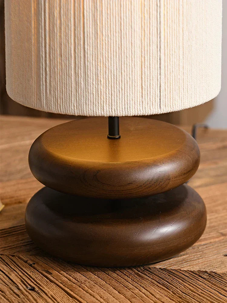 RusticGlow - Lampa Stołowa z Orzecha z Lnianym Kloszem – Naturalne Oświetlenie do Salonu i Sypialni
