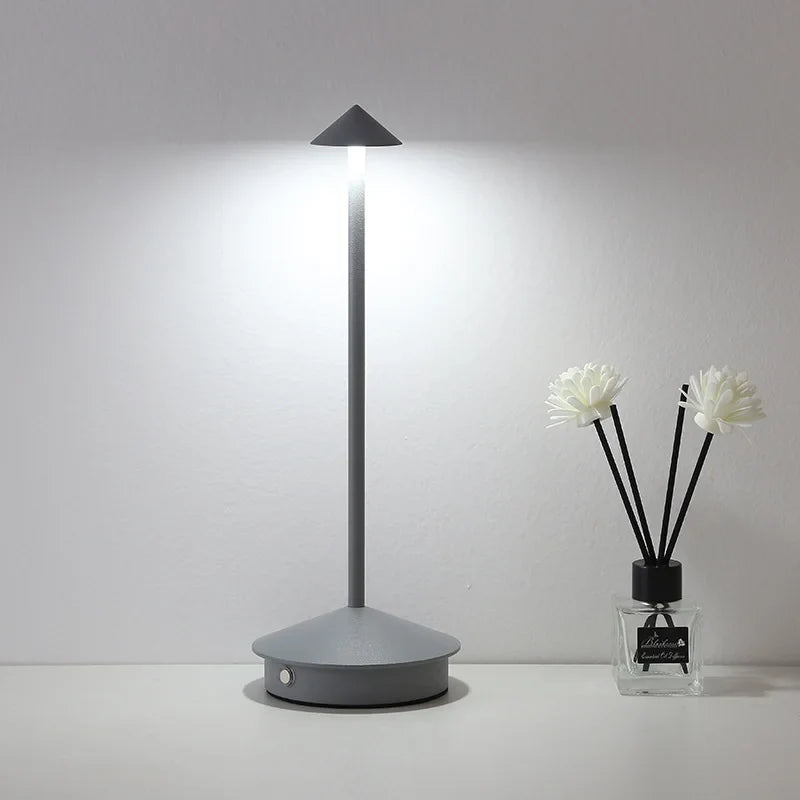 LuxeLicht - Nowoczesna Lampa Stołowa z Czujnikiem Dotykowym