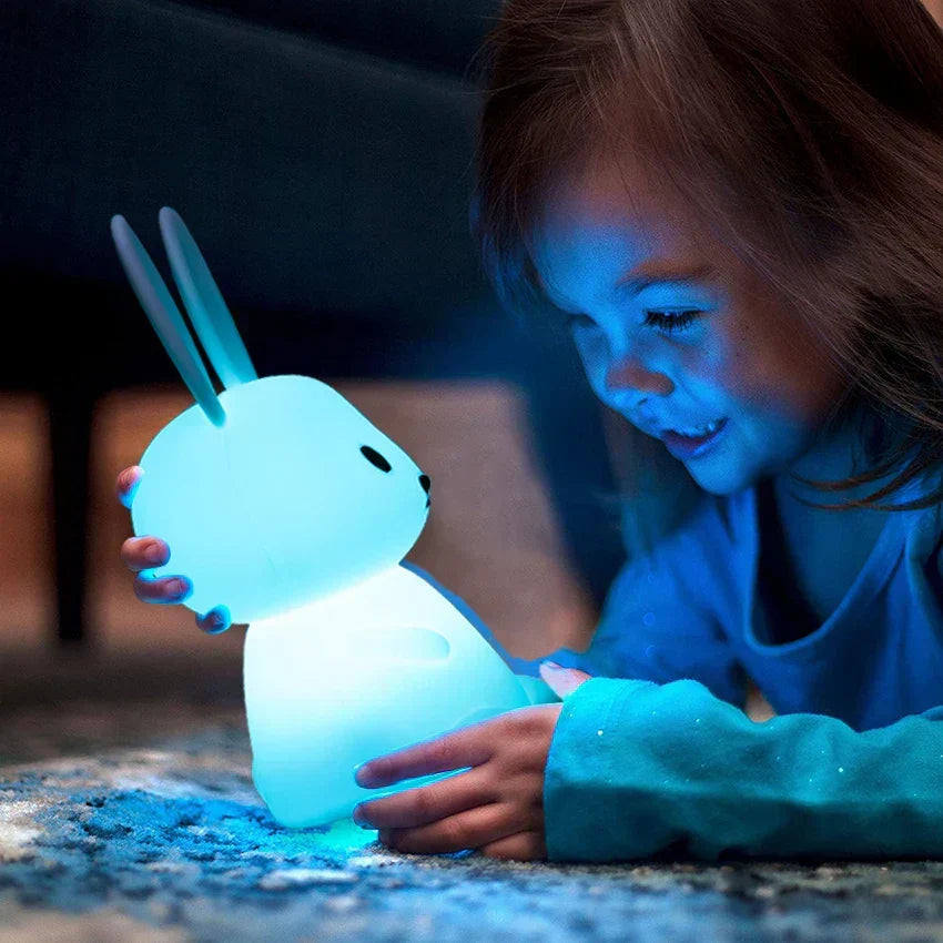 BunnyGlow - Ściemnialna LED Nocna Lampa dla Dzieci z Dotykowym Sterowaniem i Funkcją Ładowania USB