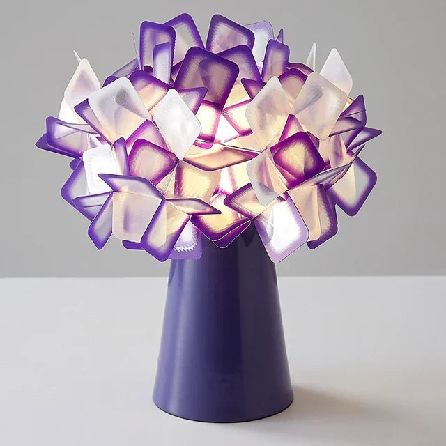 LumiBloom – Dekoracyjna Lampa Stołowa LED o Unikalnym Designie