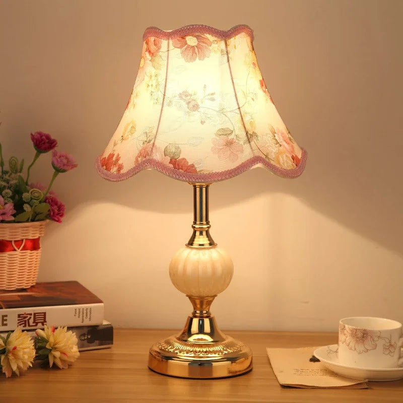 NordicRetro – Vintage Lampa Stołowa z Ponadczasowym Designem