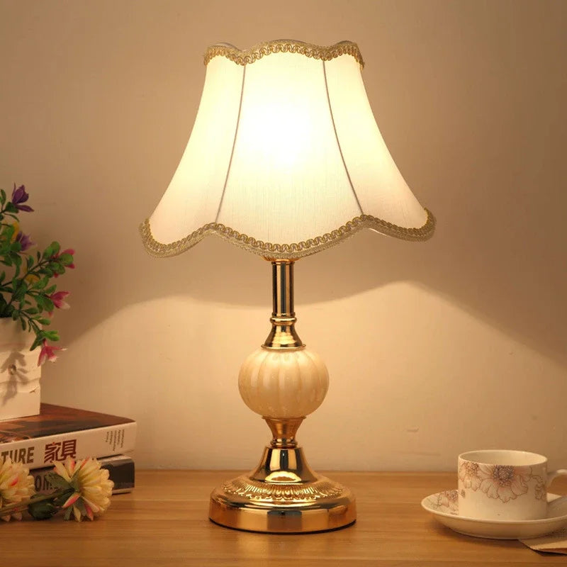 NordicRetro – Vintage Lampa Stołowa z Ponadczasowym Designem