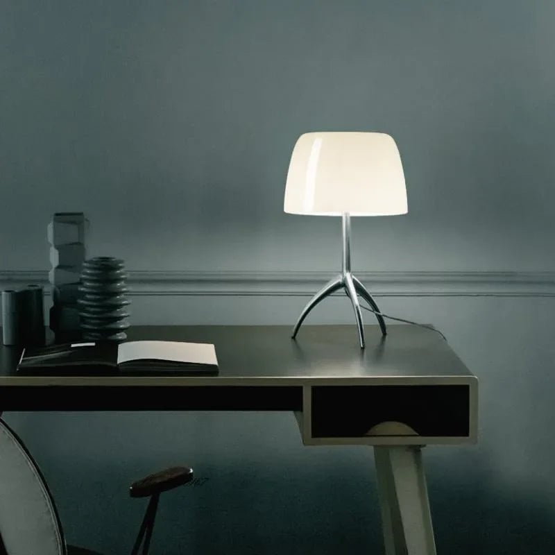 LumiTripod – Nowoczesna Lampa Biurkowa LED