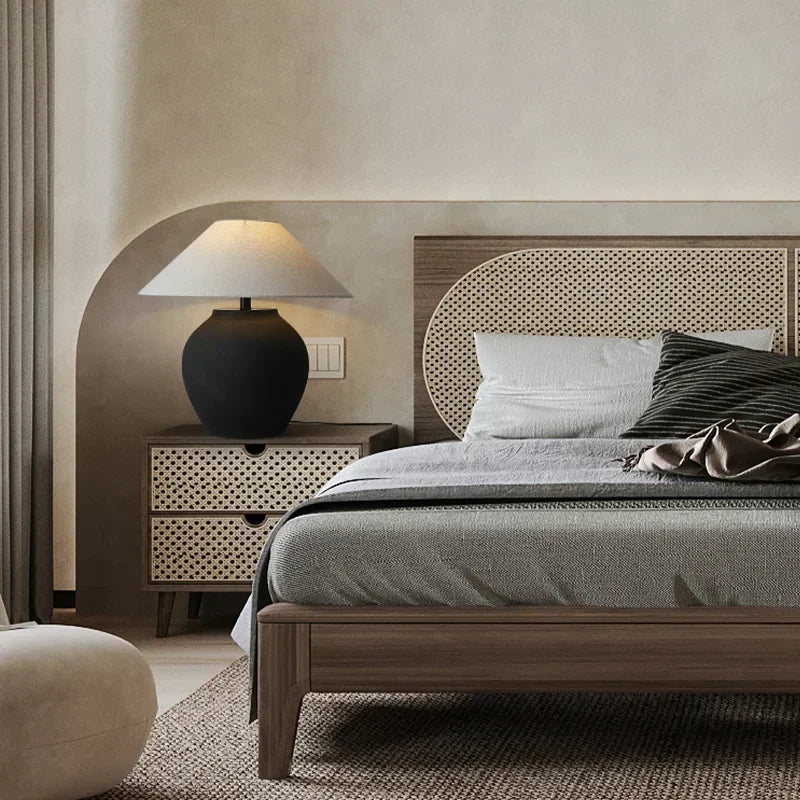 LumeVase – Ceramiczna Lampa Stołowa o Minimalistycznym Designie