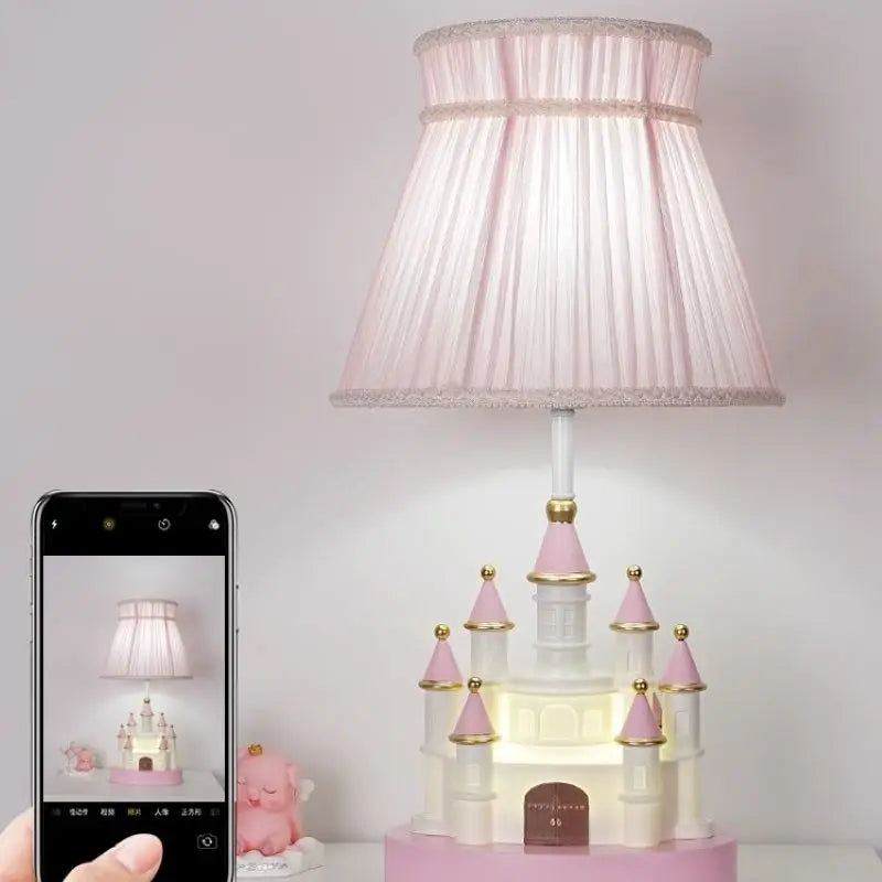 DreamCastle - Lampka nocna w kształcie zamku do pokoju dziecięcego
