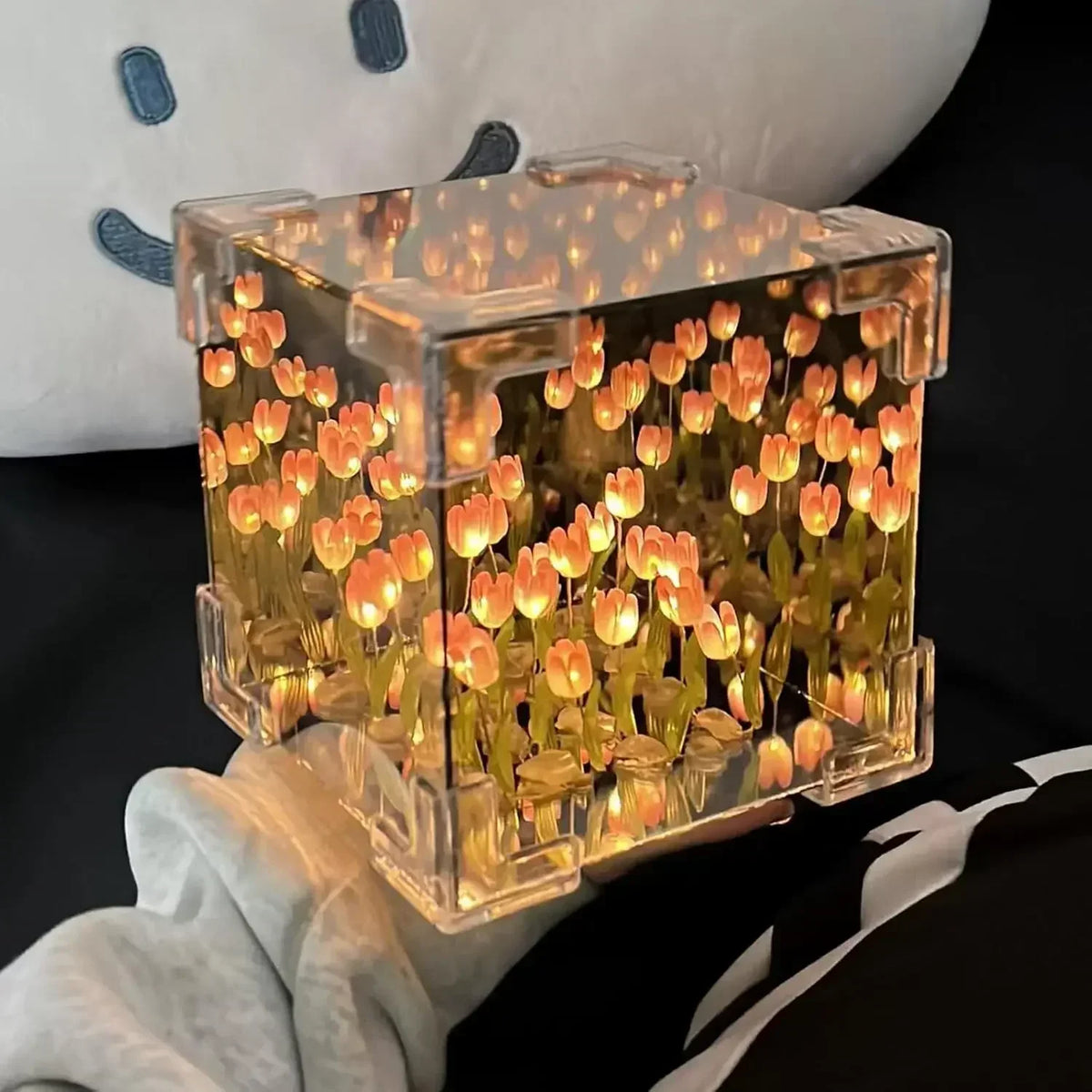 MirrorBloom - Lampka DIY w kształcie sześcianu lusterka z tulipanowym wzorem