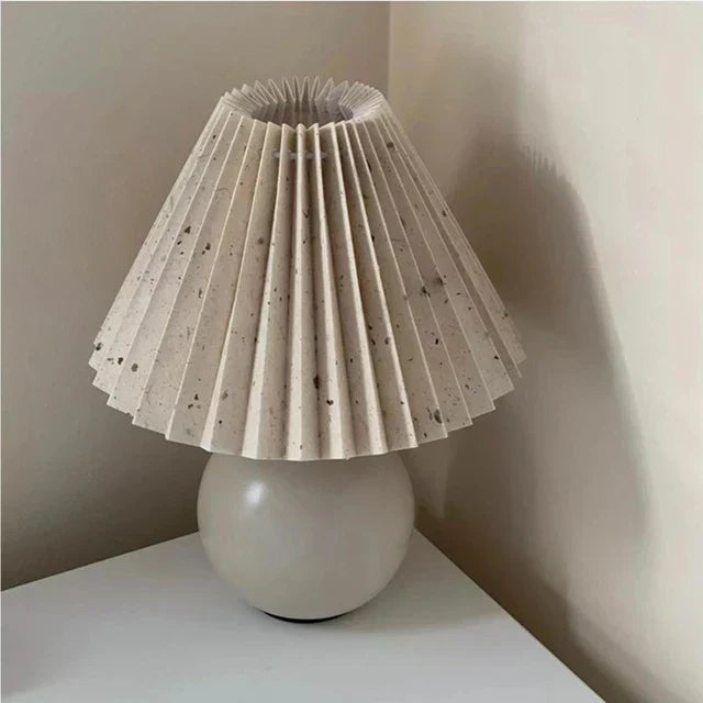 RetroGlow - Vintage Lampa Stołowa z Fałdowanym Kloszem – Stylowa Retro Lampa Nocna