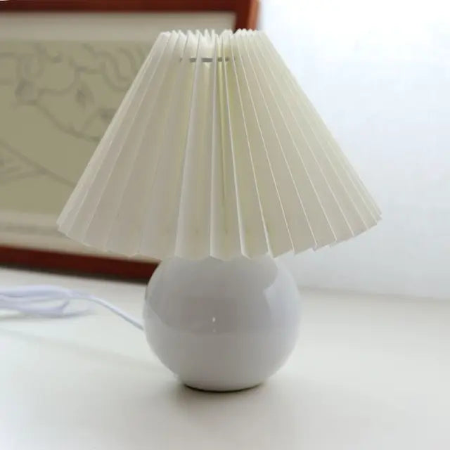 RetroGlow - Vintage Lampa Stołowa z Fałdowanym Kloszem – Stylowa Retro Lampa Nocna
