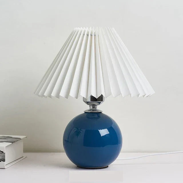 RetroGlow - Vintage Lampa Stołowa z Fałdowanym Kloszem – Stylowa Retro Lampa Nocna