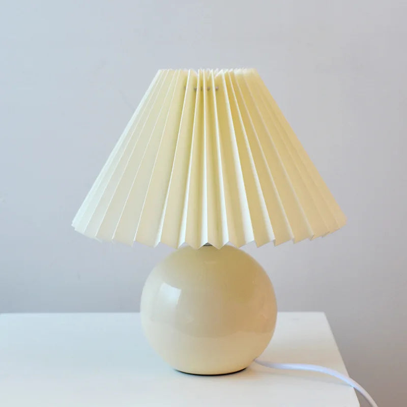 RetroGlow - Vintage Lampa Stołowa z Fałdowanym Kloszem – Stylowa Retro Lampa Nocna