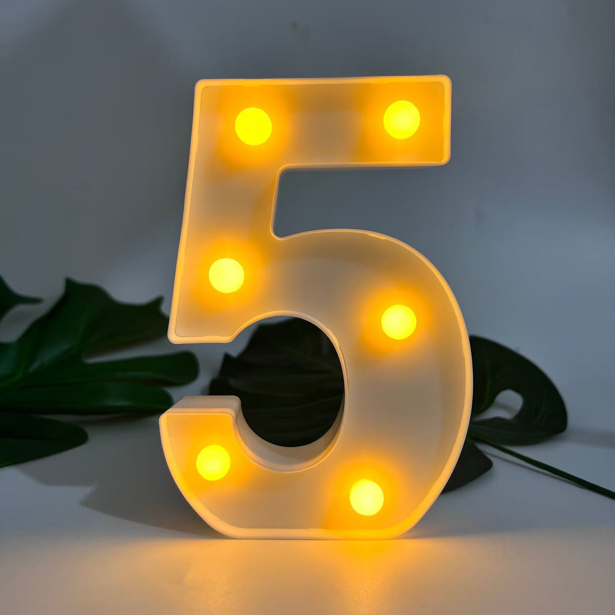 AlphaGlow - LED Dekoracyjna Lampa Literowa z Zasilaniem Bateryjnym