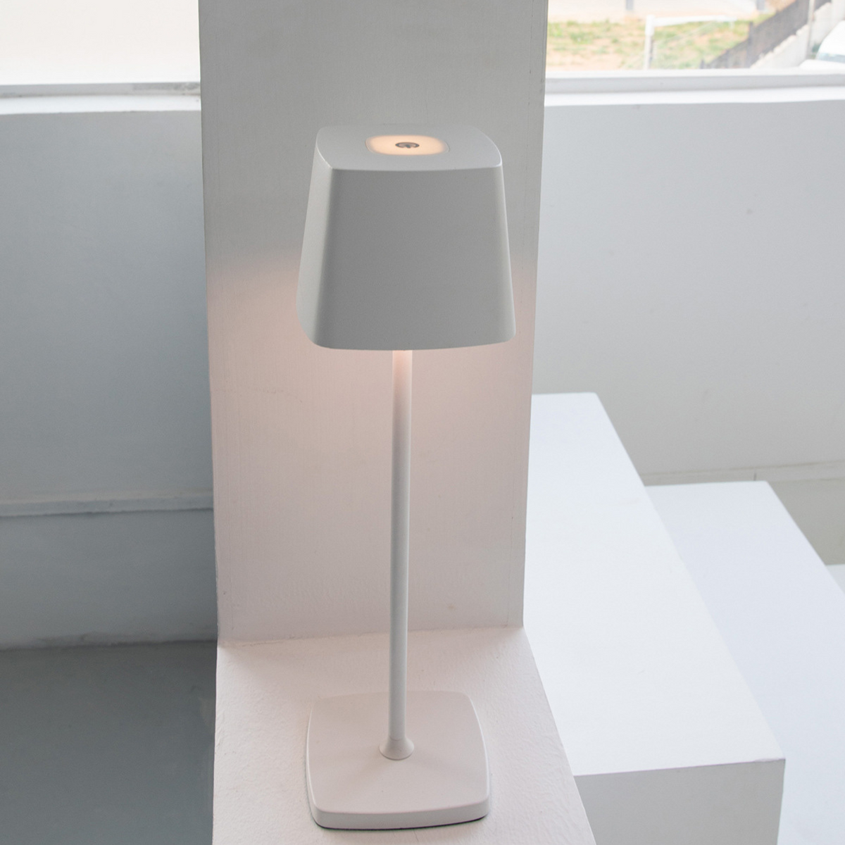 Przenośna Lampa Stołowa z Elastycznym Oświetleniem