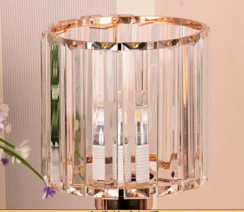 LumiGlow - Kryształowa Lampa Stołowa z Przyciemnialnym Światłem LED