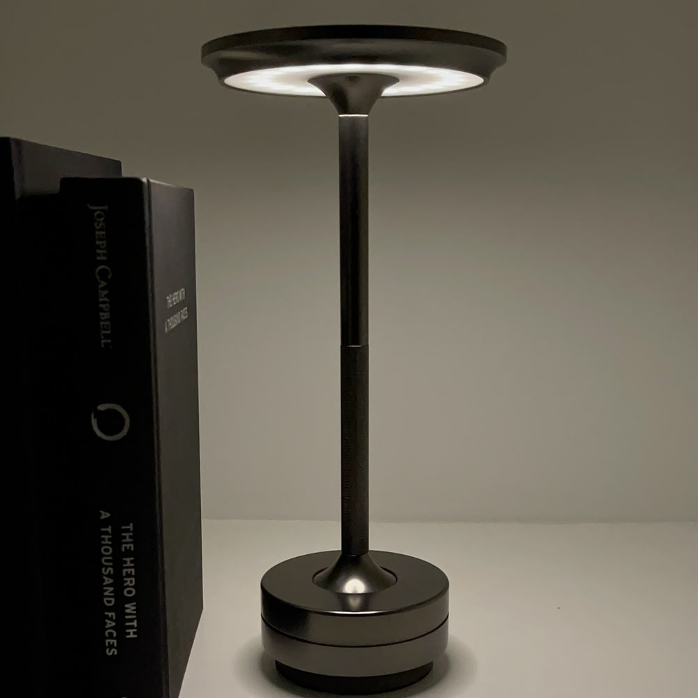Ambientowa Metaliczna Lampa Stołowa Bezprzewodowa