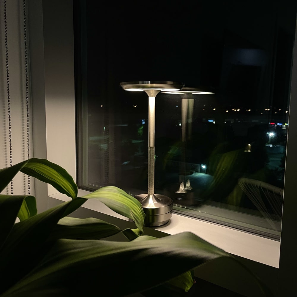 Ambientowa Metaliczna Lampa Stołowa Bezprzewodowa